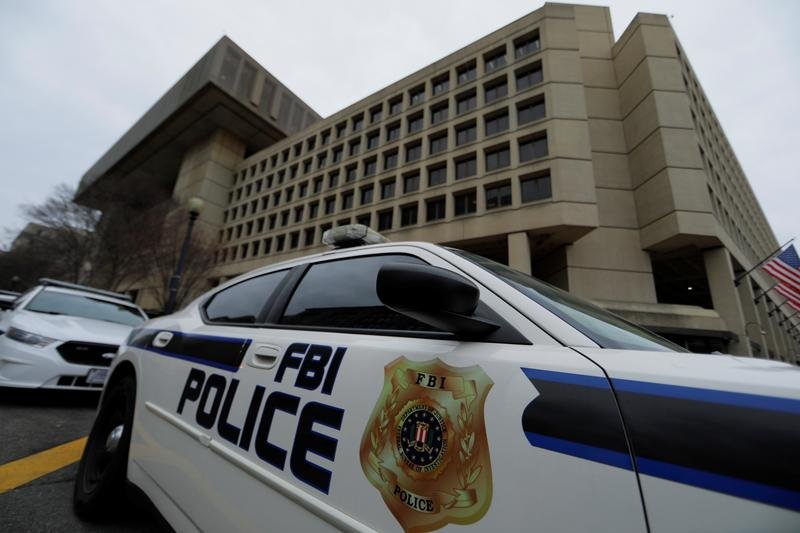 To hunt hackers, FBI works more closely with spy agencies To hunt hackers, FBI works more closely with spy agencies